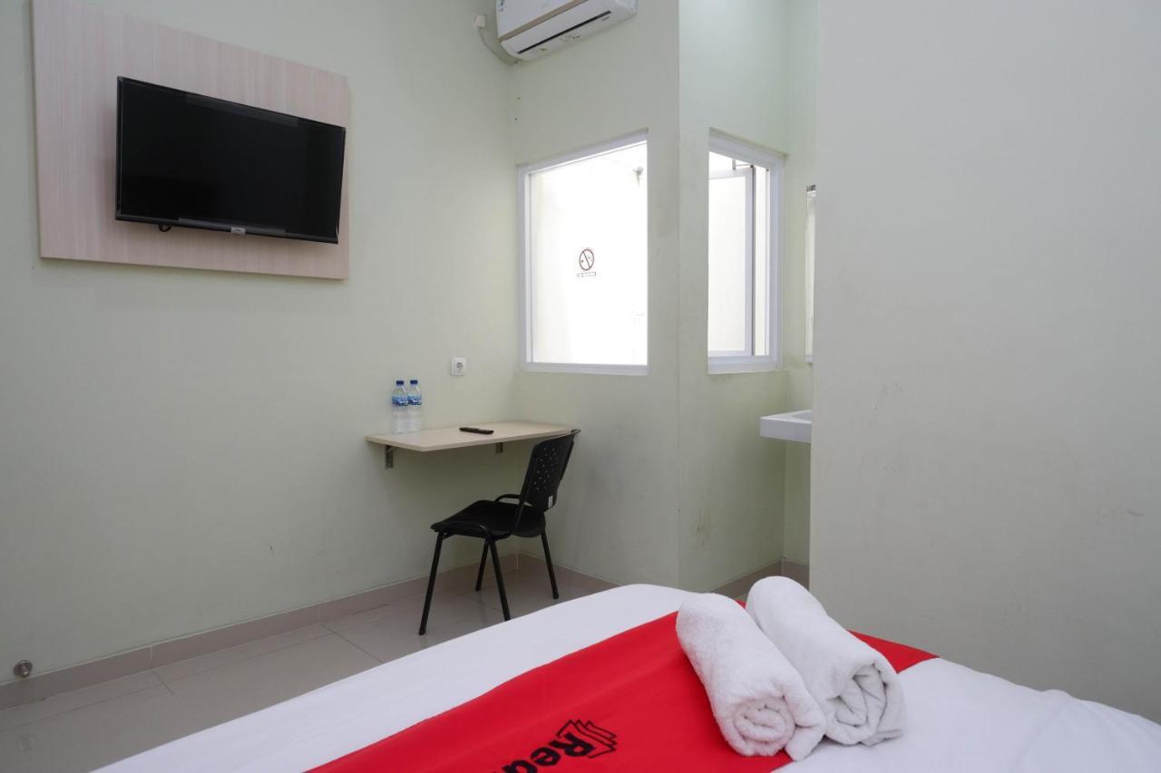 Hotel Reddoorz Syariah Near Gerbang Tol Krapyak 2 2*